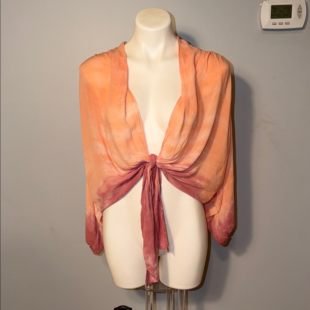 Young, Fabulous & Broke Ladies 100% Rayon Tie-Dye/Ombre Tie front Blouse. Medium